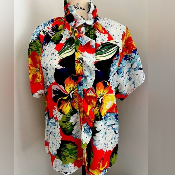 BOHO CHIC Tops - Women’s floral ruffled shirt neckline ruffle by Boho Chic size large